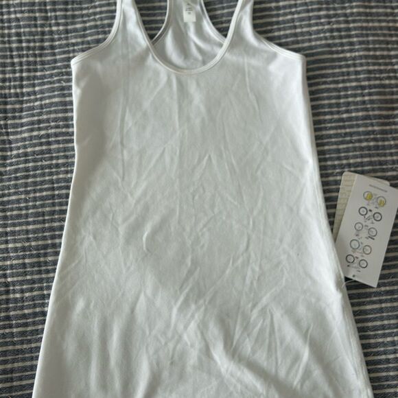 Limited Edition Size 4 Vancouver designed Lululemon tank - Picture 5 of 5